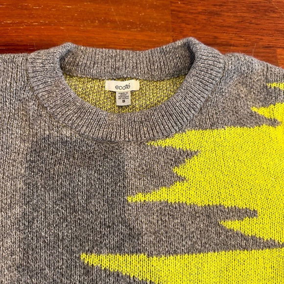 Very warm (wool-like) deco sweater with neon yellow accent - Picture 3 of 7